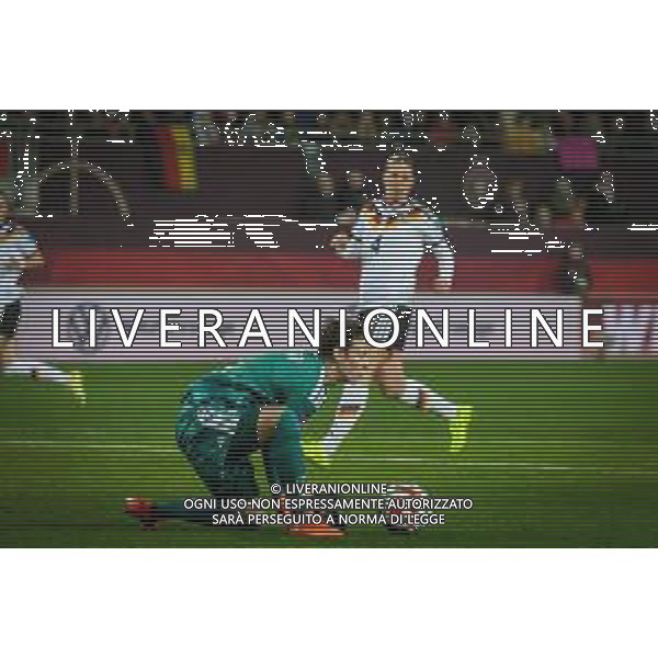 Ann-Katrin Berger #1 (Deutschland) in Aktion, mit Rebecca Knaak #4 (Deutschland), Deutschland vs. Spanien, Fussball, Frauen, UEFA, Women’s Nations League, Saison 2025/2026, Finale - Runde 1 von 2, 28.11.2025 / action press AG KARMAPRESS-AG ALDO LIVERANI SAS