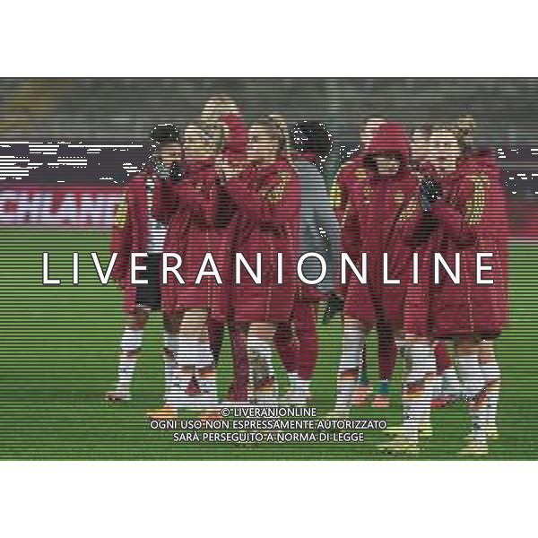 Die deutschen Spielerinnen um Giulia Gwinn #7 (Deutschland) bedanken sich bei den Fans, Deutschland vs. Spanien, Fussball, Frauen, UEFA, Women’s Nations League, Saison 2025/2026, Finale - Runde 1 von 2, 28.11.2025 / action press AG KARMAPRESS-AG ALDO LIVERANI SAS