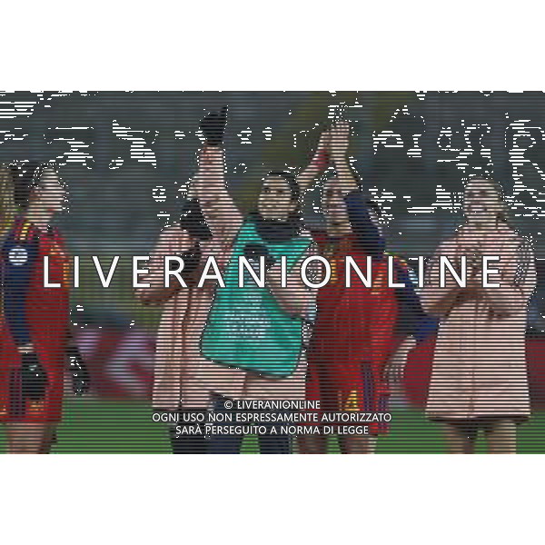 Alexia Putellas Segura # (Spanien / Seleccion Espanola Femenina de Futbol) und Laia Aleixandri # (Spanien / Seleccion Espanola Femenina de Futbol) bedanken sich bei den Fans fuer den Support, Deutschland vs. Spanien, Fussball, Frauen, UEFA, Women’s Nations League, Saison 2025/2026, Finale - Runde 1 von 2, 28.11.2025 / action press AG KARMAPRESS-AG ALDO LIVERANI SAS