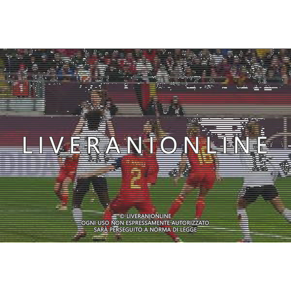 Kopfball von Sjoeke Nuesken #9 (Deutschland), der ueber das Tor geht, Deutschland vs. Spanien, Fussball, Frauen, UEFA, Women’s Nations League, Saison 2025/2026, Finale - Runde 1 von 2, 28.11.2025 / action press AG KARMAPRESS-AG ALDO LIVERANI SAS