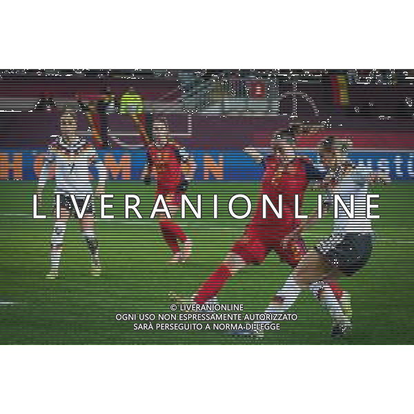 Klara Buehl #19 (Deutschland), rechts, mit einer Hereingabe auf Giulia Gwinn #7 (Deutschland), Ona Batlle #2 (Spanien / Seleccion Espanola Femenina de Futbol) versucht sie vergeblich zu stoppen, Deutschland vs. Spanien, Fussball, Frauen, UEFA, Women’s Nations League, Saison 2025/2026, Finale - Runde 1 von 2, 28.11.2025 / action press AG KARMAPRESS-AG ALDO LIVERANI SAS