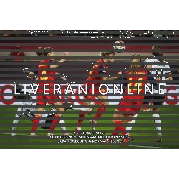 Maria Leon #16 (Spanien / Seleccion Espanola Femenina de Futbol) mit einem Kopfball, mit Irene Paredes Hernandez #4 (Spanien / Seleccion Espanola Femenina de Futbol), Laia Aleixandri #14 (Spanien / Seleccion Espanola Femenina de Futbol) und Sjoeke Nuesken #9 (Deutschland) sowie Nicole Anyomi #11 (Deutschland), Deutschland vs. Spanien, Fussball, Frauen, UEFA, Women’s Nations League, Saison 2025/2026, Finale - Runde 1 von 2, 28.11.2025 / action press AG KARMAPRESS-AG ALDO LIVERANI SAS