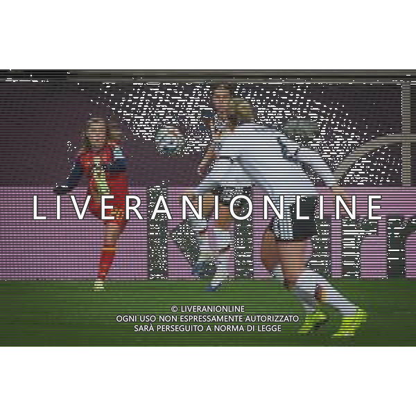 Claudia Pina #20 (Spanien / Seleccion Espanola Femenina de Futbol) in Aktion, mit Klara Buehl #19 (Deutschland) und Rebecca Knaak #4 (Deutschland), Deutschland vs. Spanien, Fussball, Frauen, UEFA, Women’s Nations League, Saison 2025/2026, Finale - Runde 1 von 2, 28.11.2025 / action press AG KARMAPRESS-AG ALDO LIVERANI SAS