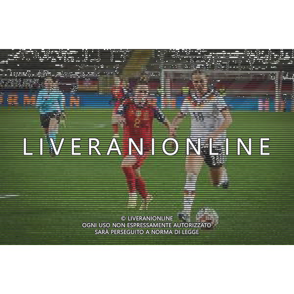 Klara Buehl #19 (Deutschland) in Aktion gegen Ona Batlle #2 (Spanien / Seleccion Espanola Femenina de Futbol), Deutschland vs. Spanien, Fussball, Frauen, UEFA, Women’s Nations League, Saison 2025/2026, Finale - Runde 1 von 2, 28.11.2025 / action press AG KARMAPRESS-AG ALDO LIVERANI SAS