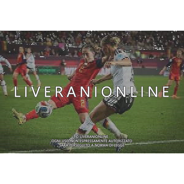 Klara Buehl #19 (Deutschland) in Aktion gegen Ona Batlle #2 (Spanien / Seleccion Espanola Femenina de Futbol), Deutschland vs. Spanien, Fussball, Frauen, UEFA, Women’s Nations League, Saison 2025/2026, Finale - Runde 1 von 2, 28.11.2025 / action press AG KARMAPRESS-AG ALDO LIVERANI SAS