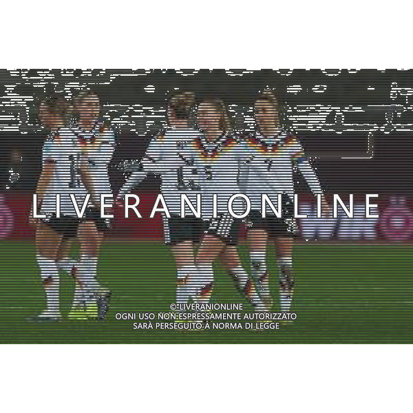 Gute Laune bei Janina Minge #5 (Deutschland), Giulia Gwinn #7 (Deutschland) nach Spielende, Deutschland vs. Spanien, Fussball, Frauen, UEFA, Women’s Nations League, Saison 2025/2026, Finale - Runde 1 von 2, 28.11.2025 / action press AG KARMAPRESS-AG ALDO LIVERANI SAS