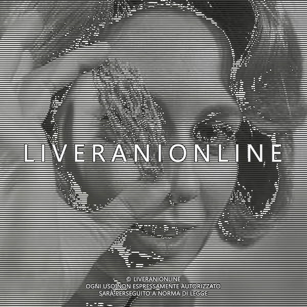 NEG-1969 MOSTRA GIULIO SFORZA ROSANNA VAUDETTI PROVA ALCUNI GIOIELLI AG ALDO LIVERANI SAS