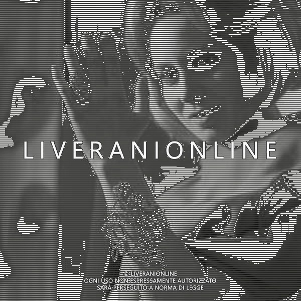 NEG-1969 MOSTRA GIULIO SFORZA ROSANNA VAUDETTI PROVA ALCUNI GIOIELLI AG ALDO LIVERANI SAS