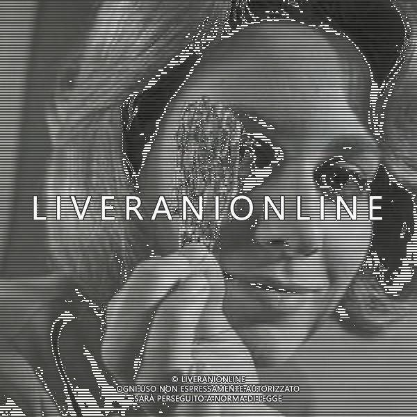 NEG-1969 MOSTRA GIULIO SFORZA ROSANNA VAUDETTI PROVA ALCUNI GIOIELLI AG ALDO LIVERANI SAS