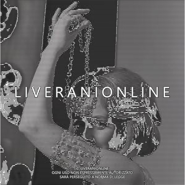 NEG-1969 MOSTRA GIULIO SFORZA ROSANNA VAUDETTI PROVA ALCUNI GIOIELLI AG ALDO LIVERANI SAS