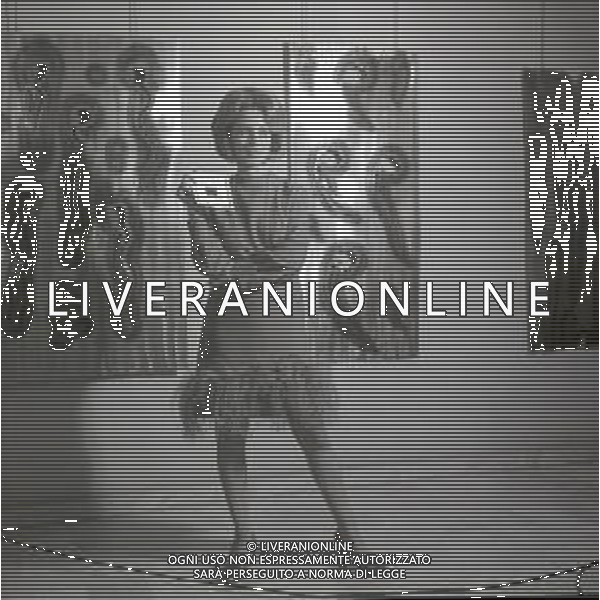 NEG-1969 MOSTRA GIULIO SFORZA ROSANNA VAUDETTI PROVA ALCUNI GIOIELLI AG ALDO LIVERANI SAS