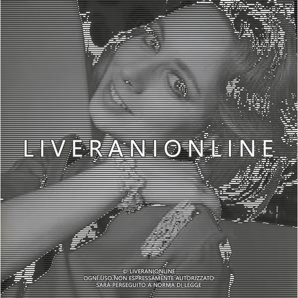 NEG-1969 MOSTRA GIULIO SFORZA ROSANNA VAUDETTI PROVA ALCUNI GIOIELLI AG ALDO LIVERANI SAS