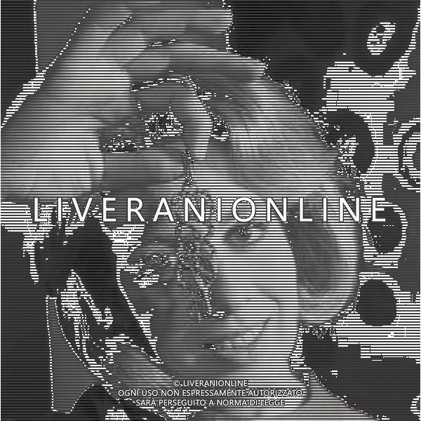 NEG-1969 MOSTRA GIULIO SFORZA ROSANNA VAUDETTI PROVA ALCUNI GIOIELLI AG ALDO LIVERANI SAS