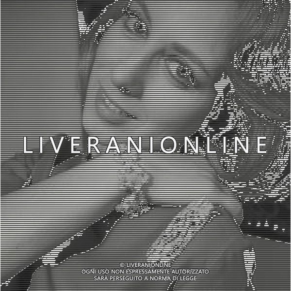 NEG-1969 MOSTRA GIULIO SFORZA ROSANNA VAUDETTI PROVA ALCUNI GIOIELLI AG ALDO LIVERANI SAS