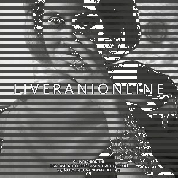 NEG-1969 MOSTRA GIULIO SFORZA ROSANNA VAUDETTI PROVA ALCUNI GIOIELLI AG ALDO LIVERANI SAS