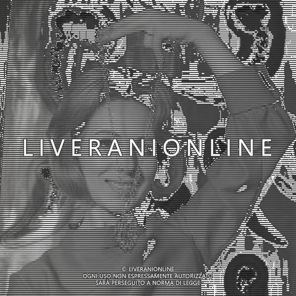 NEG-1969 MOSTRA GIULIO SFORZA ROSANNA VAUDETTI PROVA ALCUNI GIOIELLI AG ALDO LIVERANI SAS