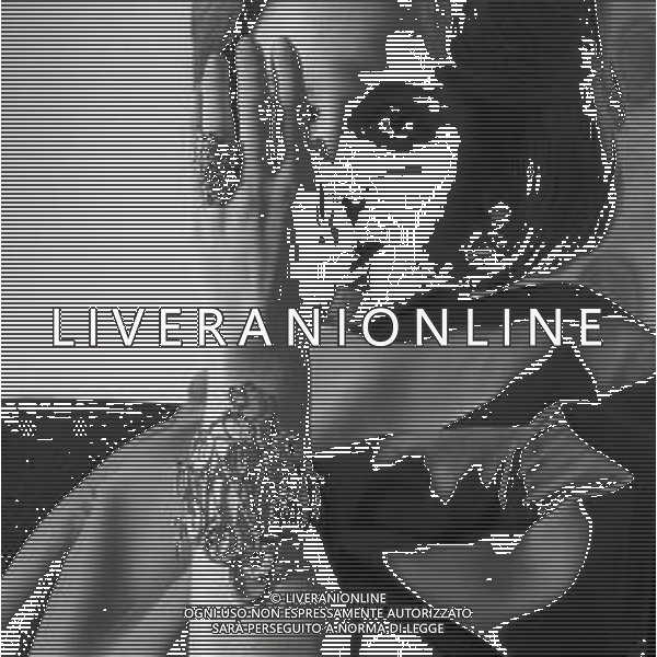 NEG-1969 MOSTRA GIULIO SFORZA ROSANNA VAUDETTI PROVA ALCUNI GIOIELLI AG ALDO LIVERANI SAS