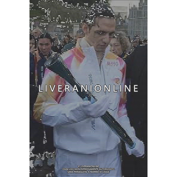 Roma 06 Dicembre 2025 Achille Lauro Tedoforo al colosseo con la Fiamma Olimpica dei Giochi Olimpici Invernali di Milano-Cortina 2026 Nella Foto: Achille Lauro Foto Credit: Andrea Bracaglia- AGENZIA ALDO LIVERANI SAS