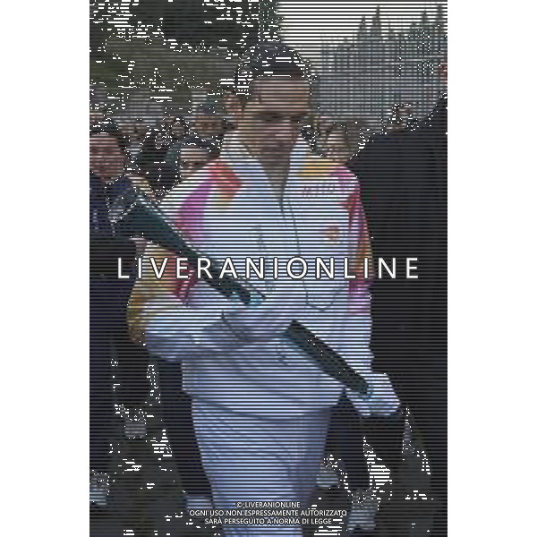 Roma 06 Dicembre 2025 Achille Lauro Tedoforo al colosseo con la Fiamma Olimpica dei Giochi Olimpici Invernali di Milano-Cortina 2026 Nella Foto: Achille Lauro Foto Credit: Andrea Bracaglia- AGENZIA ALDO LIVERANI SAS