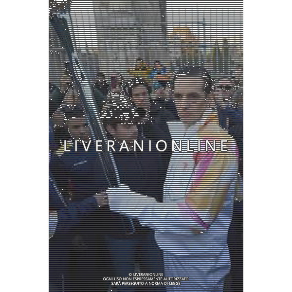 Roma 06 Dicembre 2025 Achille Lauro Tedoforo al colosseo con la Fiamma Olimpica dei Giochi Olimpici Invernali di Milano-Cortina 2026 Nella Foto: Achille Lauro Foto Credit: Andrea Bracaglia- AGENZIA ALDO LIVERANI SAS