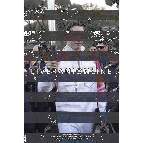 Roma 06 Dicembre 2025 Achille Lauro Tedoforo al colosseo con la Fiamma Olimpica dei Giochi Olimpici Invernali di Milano-Cortina 2026 Nella Foto: Achille Lauro Foto Credit: Andrea Bracaglia- AGENZIA ALDO LIVERANI SAS