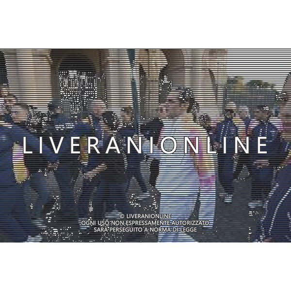 Roma 06 Dicembre 2025 Achille Lauro Tedoforo al colosseo con la Fiamma Olimpica dei Giochi Olimpici Invernali di Milano-Cortina 2026 Nella Foto: Achille Lauro Foto Credit: Andrea Bracaglia- AGENZIA ALDO LIVERANI SAS