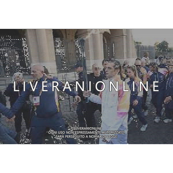 Roma 06 Dicembre 2025 Achille Lauro Tedoforo al colosseo con la Fiamma Olimpica dei Giochi Olimpici Invernali di Milano-Cortina 2026 Nella Foto: Achille Lauro Foto Credit: Andrea Bracaglia- AGENZIA ALDO LIVERANI SAS