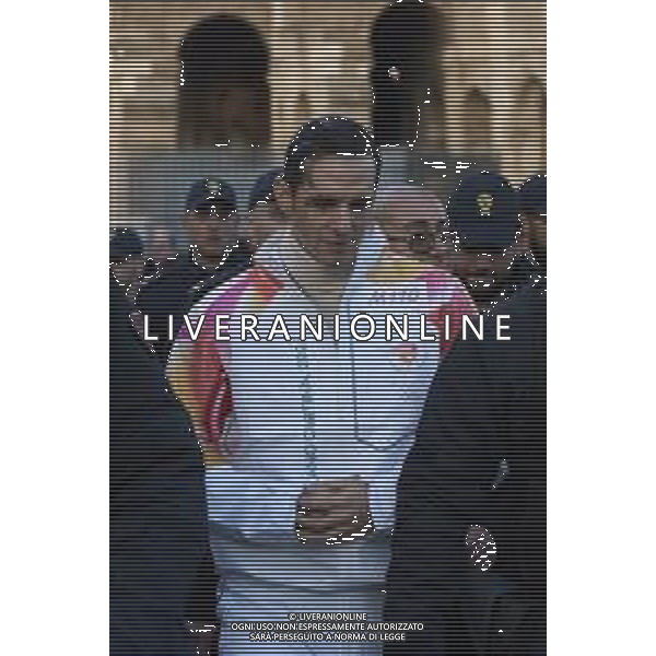 Roma 06 Dicembre 2025 Achille Lauro Tedoforo al colosseo con la Fiamma Olimpica dei Giochi Olimpici Invernali di Milano-Cortina 2026 Nella Foto: Achille Lauro Foto Credit: Andrea Bracaglia- AGENZIA ALDO LIVERANI SAS