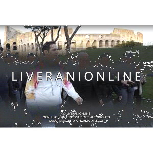 Roma 06 Dicembre 2025 Achille Lauro Tedoforo al colosseo con la Fiamma Olimpica dei Giochi Olimpici Invernali di Milano-Cortina 2026 Nella Foto: Achille Lauro Foto Credit: Andrea Bracaglia- AGENZIA ALDO LIVERANI SAS