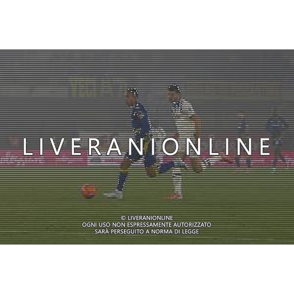 Giovane Santana do Nascimiento of Hellas Verona FC competes for the ball with Berat Djimsiti of Atalanta BC during Hellas Verona FC vs Atalanta BC, 14° Serie A Enilive 2025-26 game at Marcantonio Bentegodi stadium in Verona (VR), Italy, on Dicember 06, 2025. (Photo by Davide Casentini)- AGENZIA ALDO LIVERANI SAS