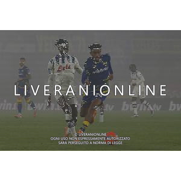 Antoine Joseph Bernède of Hellas Verona FC battle for the ball with Odilon Kossounou of Atalanta BC during Hellas Verona FC vs Atalanta BC, 14° Serie A Enilive 2025-26 game at Marcantonio Bentegodi stadium in Verona (VR), Italy, on Dicember 06, 2025. (Photo by Davide Casentini)- AGENZIA ALDO LIVERANI SAS