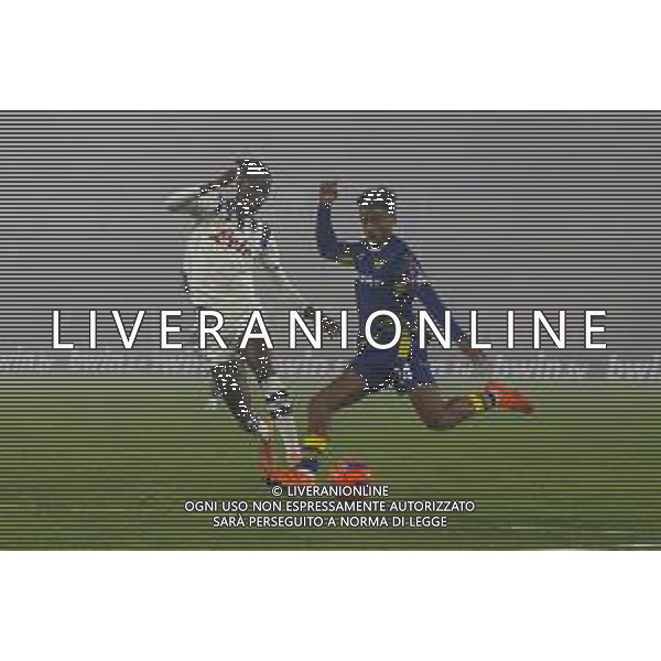 Antoine Joseph Bernède of Hellas Verona FC battle for the ball with Odilon Kossounou of Atalanta BC during Hellas Verona FC vs Atalanta BC, 14° Serie A Enilive 2025-26 game at Marcantonio Bentegodi stadium in Verona (VR), Italy, on Dicember 06, 2025. (Photo by Davide Casentini)- AGENZIA ALDO LIVERANI SAS