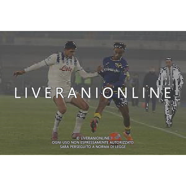 Antoine Joseph Bernède of Hellas Verona FC competes for the ball with Raul Bellanova of Atalanta BC during Hellas Verona FC vs Atalanta BC, 14° Serie A Enilive 2025-26 game at Marcantonio Bentegodi stadium in Verona (VR), Italy, on Dicember 06, 2025. (Photo by Davide Casentini)- AGENZIA ALDO LIVERANI SAS