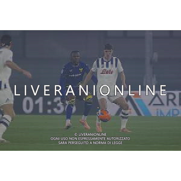 Ederson Jose’ Dos Santos Lourenco da Silva "Ederson" of Atalanta BC competes for the ball with Armel Bella-Kotchap of Hellas Verona FC during Hellas Verona FC vs Atalanta BC, 14° Serie A Enilive 2025-26 game at Marcantonio Bentegodi stadium in Verona (VR), Italy, on Dicember 06, 2025. (Photo by Davide Casentini)- AGENZIA ALDO LIVERANI SAS