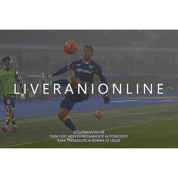 Giovane Santana do Nascimiento of Hellas Verona FC play the ball during Hellas Verona FC vs Atalanta BC, 14° Serie A Enilive 2025-26 game at Marcantonio Bentegodi stadium in Verona (VR), Italy, on Dicember 06, 2025. (Photo by Davide Casentini)- AGENZIA ALDO LIVERANI SAS