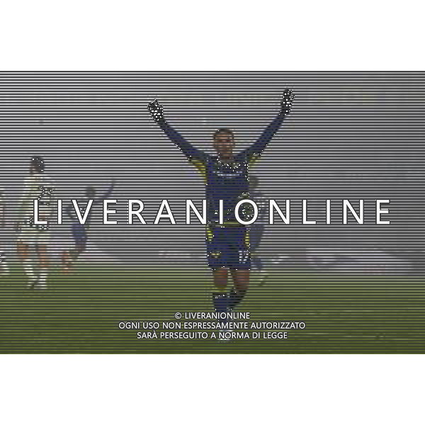 Giovane Santana do Nascimiento of Hellas Verona FC celebrates after Antoine Joseph Bernède of Hellas Verona FC goal during Hellas Verona FC vs Atalanta BC, 14° Serie A Enilive 2025-26 game at Marcantonio Bentegodi stadium in Verona (VR), Italy, on Dicember 06, 2025. (Photo by Davide Casentini)- AGENZIA ALDO LIVERANI SAS