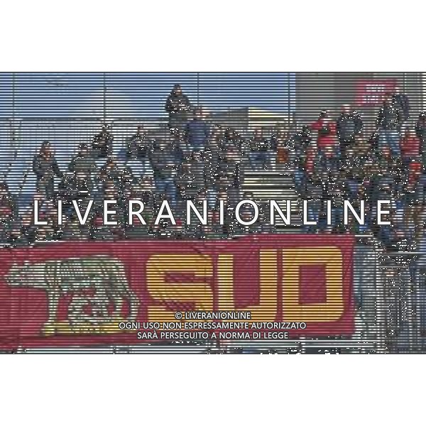 7-12-2025. Cagliari calcio-A.S. Roma, 14° giornta serie A 2025/2026, campionato calcio Italia, stadio Unipol Domus Cagliari. Foto Salvatore Moi/Agenzia Aldo Liverani s.as. Nella foto: Tifosi Roma in trasferta, nel settore ospiti dello stadio Unipol Domus ©MOI Salvatore - AGENZIA ALDO LIVERANI SAS