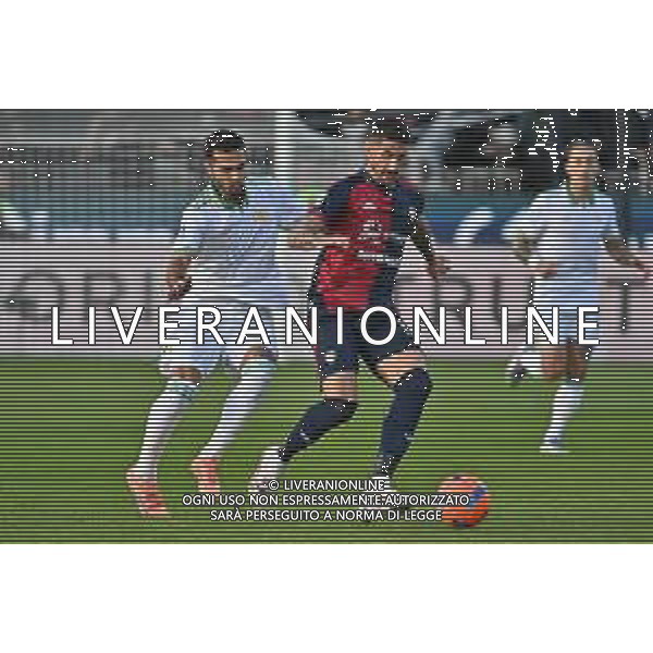 7-12-2025. Cagliari calcio-A.S. Roma, 14° giornta serie A 2025/2026, campionato calcio Italia, stadio Unipol Domus Cagliari. Foto Salvatore Moi/Agenzia Aldo Liverani s.as. Nella foto: Celik Zeki Roma, Alessandro Deiola Cagliari ©MOI SALVATORE - AGENZIA ALDO LIVERANI SAS