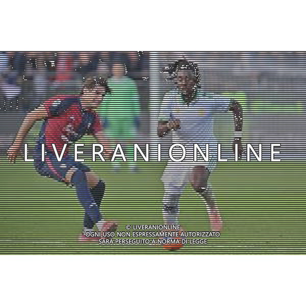 7-12-2025. Cagliari calcio-A.S. Roma, 14° giornta serie A 2025/2026, campionato calcio Italia, stadio Unipol Domus Cagliari. Foto Salvatore Moi/Agenzia Aldo Liverani s.as. Nella foto: Gennaro Borrelli Cagliari, Kouadio Kone Roma ©MOI SALVATORE - AGENZIA ALDO LIVERANI SAS