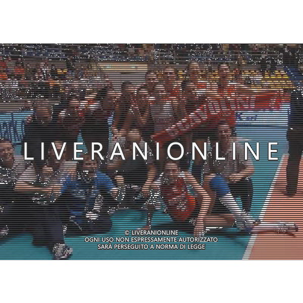 TORINO 03/03/2006 FINAEI DI COPPA CEV FEMMINILE SCAVOLINI PESARO-BIG MAT KERAKO CHIERI NELLA FOTO L\'ESULTANZA DELLE VINCITRICI PH GIGI ARCAINI/AG.ALDO LIVERANI