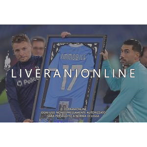 Lazio vs Bologna Campionato Serie A Enilive - 14 Giornata Stadio Olimpico - Roma 07-12-2025 nella foto mattia Zaccagni consegna la maglia n. 17 a ciro Immobile Foto Federico Gaetano - ag Aldo liverani- AGENZIA ALDO LIVERANI SAS