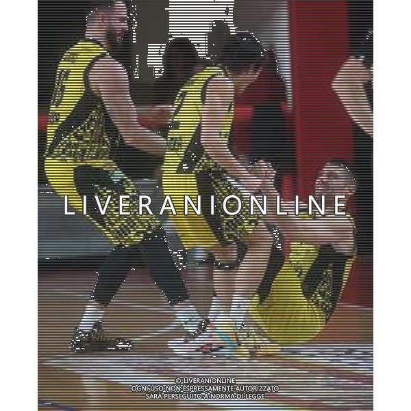 IMOLA 07 12 2025 VIRTUS IMOLATEMA SINERGIE FAENZA SERIE B1 NELLA FOTO GIANLUCA GIORGI LORENZO BALDI E IVAN KUCA ESULTANO DOPO IL CANESTRO DI IVAN KUCAN VIRTUS IMOLA ©SANNA - AGENZIA ALDO LIVERANI SAS