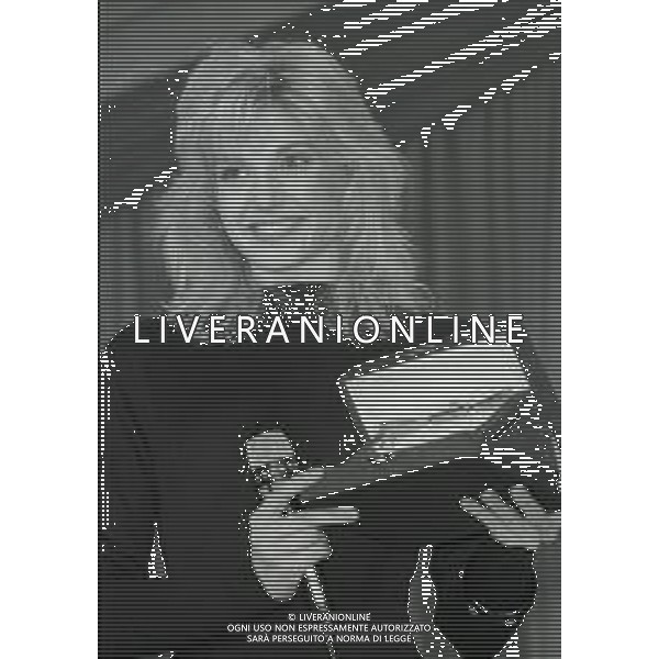 NEG-1987 CAMPIONE D\'ITALIA PREMIAZIONE MASCHERE D\'ARGENTO NELLA FOTO LORELLA CUCCARINI AG ALDO LIVERANI SAS