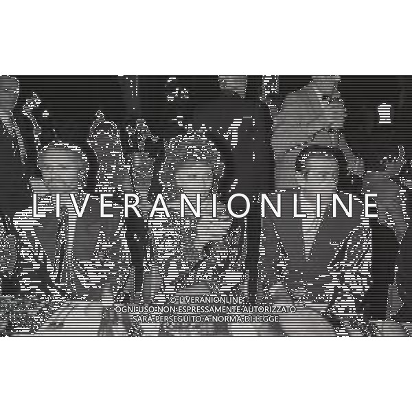 NEG-1987 CAMPIONE D\'ITALIA PREMIAZIONE MASCHERE D\'ARGENTO NELLA FOTO SOPHIA LOREN CON GIANNI VERSACE AG ALDO LIVERANI SAS