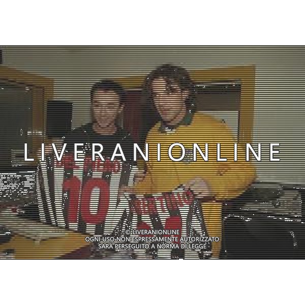 NEG COL-RETROSPETTIVA ALESSANDRO DEL PIERO CALCIATORE NELLA FOTO ALESSANDRO DEL PIERO CON DJ ALBERTINO A RADIO DEEJAY A MILANO IL GIORNO 22-08-1999 AG ALDO LIVERANI SAS