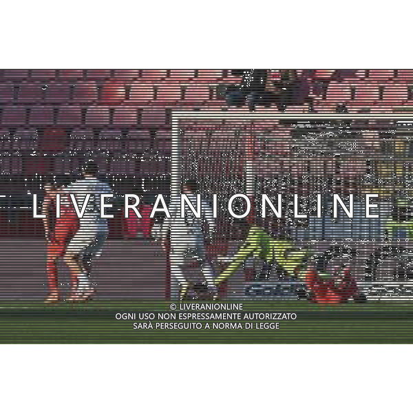 TVRG Monza vs Sudtirol nella foto la parata di Demba Thiam (Monza) sulla conclusione ravvicinata di Silvio Merkaj (Sudtirol) Monza 08-12-2025 U-Power Stadium Monza vs Sudtirol Campionato Serie BKT - 15a giornata foto Roberto Garavaglia/Agenzia Aldo Liverani sas