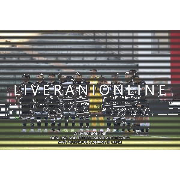 PADOVA - CESENA Campionato Calcio Serie B 08.12.2025 Nella Foto: FORMAZIONE SQUADRA CESENA SCHIERATA DURANTE IL MINUTO DI SILENZIO Foto P.G. - AGENZIA ALDO LIVERANI SAS