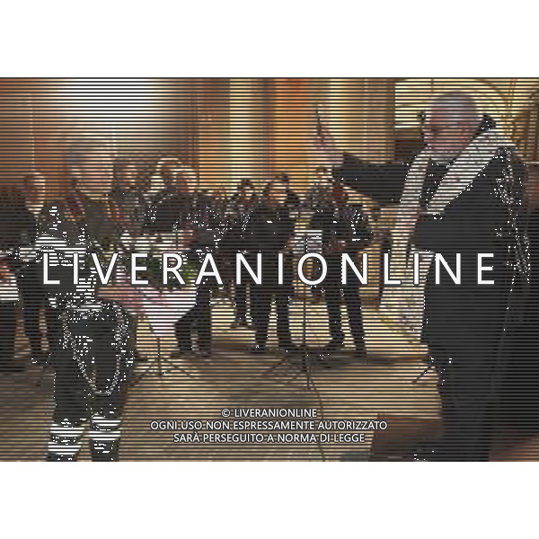 IMOLA 08 12 2025 PIAZZA MATTEOTTI Chiesa celebra la solennita’ dell\'Immacolata Concezione della Beata Vergine Maria NELLA FOTO VESCOVO DI IMOLA GIOVANNI MOSCIATTI BENEDICE I FIORI DA DEPOSITARE ALLA MADONNA ©SANNA - AGENZIA ALDO LIVERANI SAS