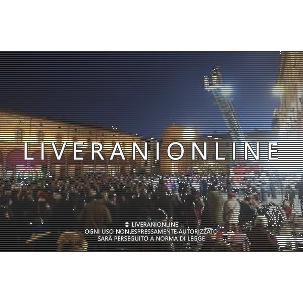 IMOLA 08 12 2025 PIAZZA MATTEOTTI Chiesa celebra la solennita’ dell\'Immacolata Concezione della Beata Vergine Maria NELLA FOTO omaggio floreale da parte di vigili del fuoco allíimmagine della Madonna presente sulla facciata del palazzo comunale in piazza Matteotti ©SANNA - AGENZIA ALDO LIVERANI SAS