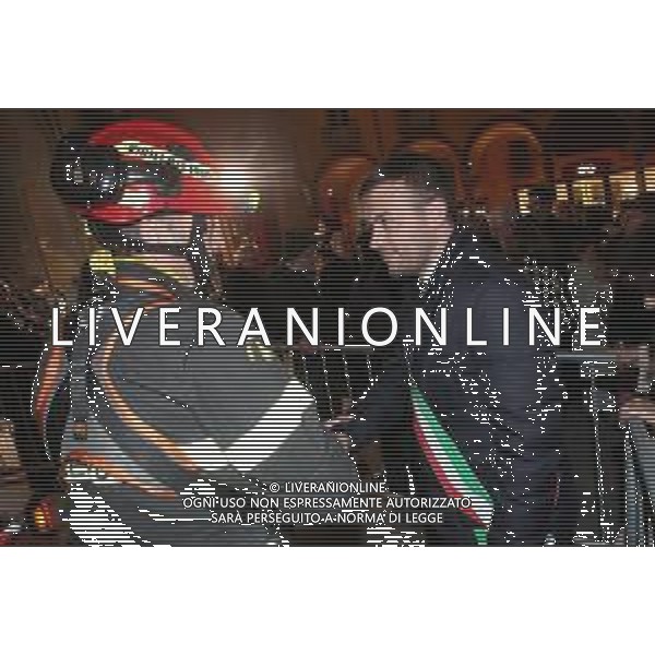 IMOLA 08 12 2025 PIAZZA MATTEOTTI Chiesa celebra la solennita’ dell\'Immacolata Concezione della Beata Vergine Maria NELLA FOTO SINDACO DI IMOLA MARCO PANIERI SALUTA IL VIGILE DEL FUOCO ©SANNA - AGENZIA ALDO LIVERANI SAS